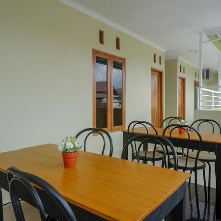 Hotel Reddoorz At Pakuncen Malioboro Yogyakarta Exterior foto