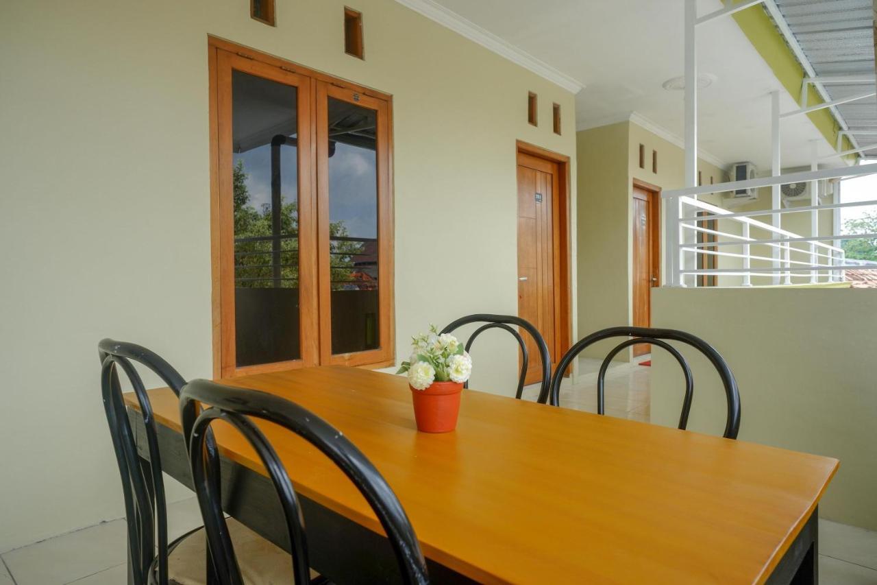 Hotel Reddoorz At Pakuncen Malioboro Yogyakarta Exterior foto